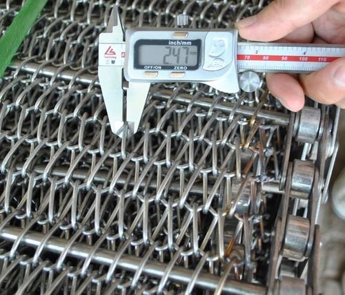 Latest company news about la bande de conveyeur d'équilibre avec et sans la chaîne envoient en Indonésie