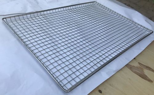 Latest company news about 880 ont soudé le plateau de four de grillage pour des aliments pour animaux familiers traitant au Mexique