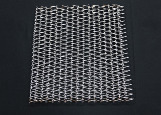Un bon prix. Métal fait sur commande d'acier inoxydable de Mesh Conveyor Belt 201 de fil plat de catégorie comestible en ligne