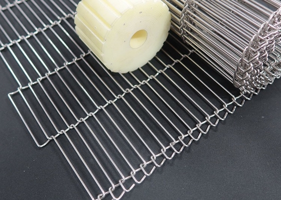Un bon prix. Résistance à la corrosion Résistance industrielle Ceinture de convoyeur à treillis métallique argenté en ligne