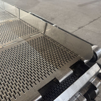 Un bon prix. Cinture de convoyeur perforée en acier inoxydable résistant à la chaleur en ligne