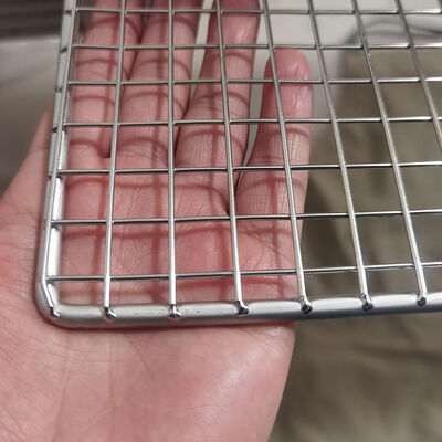 Un bon prix. Plateaux en treillis métalliques soudés en acier inoxydable AISI 304 de haute qualité pour le séchage, la cuisson et le refroidissement en ligne