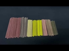 Des draperies en bobine décoratives colorées