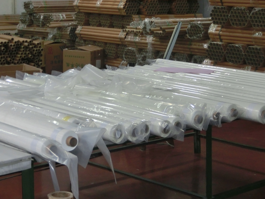 Un bon prix. Écran 100% de boulonnage de polyester de polyester de FDA imprimant la longueur de la maille 30m-100m en ligne