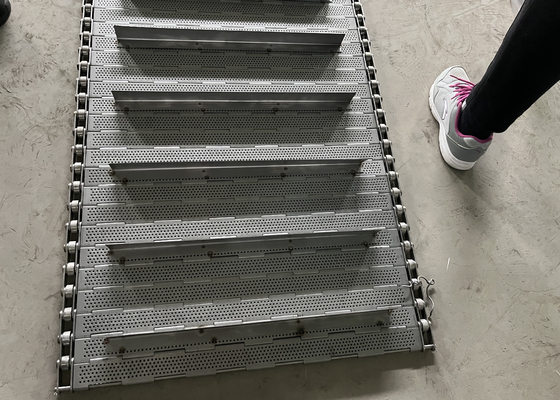 Un bon prix. Acier inoxydable 304/316 en métal de Mesh Chain Plate Conveyor Belt de fil perforés en ligne