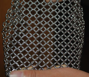 Un bon prix. Décapant de matériel de fonte de cuisine d'épurateur de Chainmail de l'acier inoxydable 304 7 * 7 pouces en ligne