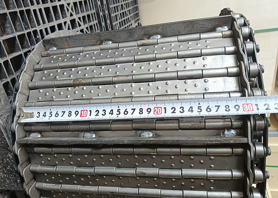 Un bon prix. Ceinture de convoyeur en tôle d'acier au carbone de 3 mm d'épaisseur avec baffle pour nettoyeur de copeaux en ligne