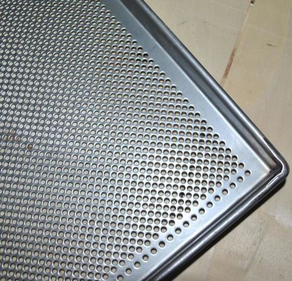 Plateau perforé de portion de cuisson en métal pour le four, plateau de nourriture d'acier inoxydable