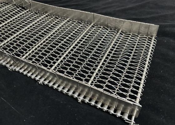 Ceinture de convoyeur à chaîne en acier inoxydable à fil de fer en spirale personnalisée avec baffle