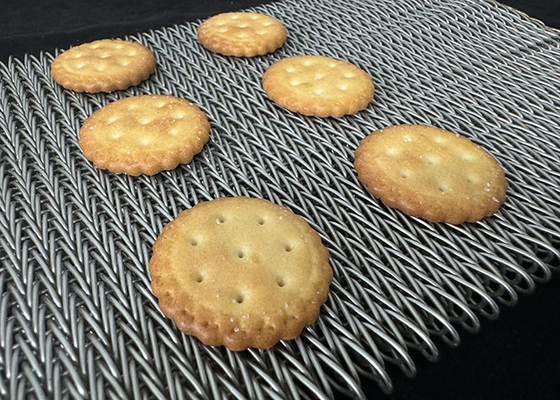 Un bon prix. Résistant à la chaleur en acier inoxydable Balance composée Tissue filet en fil de fer Tunnel du four Ceinture de convoyeur Pour la cuisson des biscuits en ligne