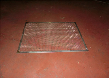 Un bon prix. Chemin de câbles résistant de grillage d'acier au carbone d'huile biens de trou de 10 - de 15mm en ligne