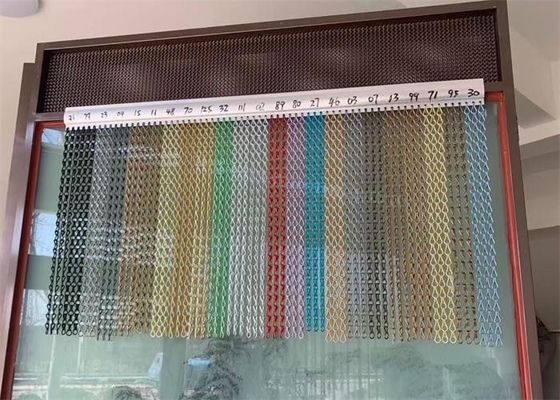 Un bon prix. Rideau de treillis métallique à double crochet en aluminium décoratif pour plafond/grille/surfaces de revêtement/ombres/armoire en ligne