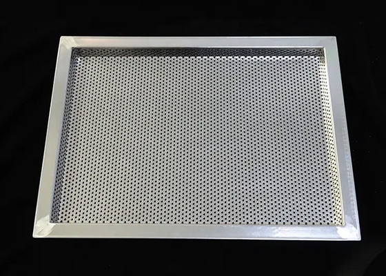Un bon prix. Taille personnalisée en acier inoxydable 304 316 plateaux perforés métalliques pour le séchage refroidissement congélation en ligne