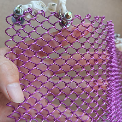 Un bon prix. Rideau en métal en forme de treillis en aluminium pour les plafonds et les cloisons en ligne