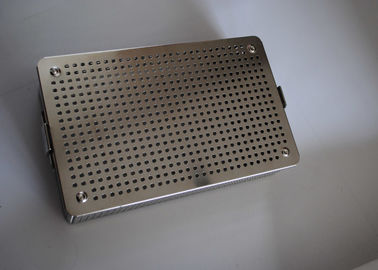 Un bon prix. stockage perforé d'instrument chirurgical de casier métallique en métal de 34x25x6cm en ligne