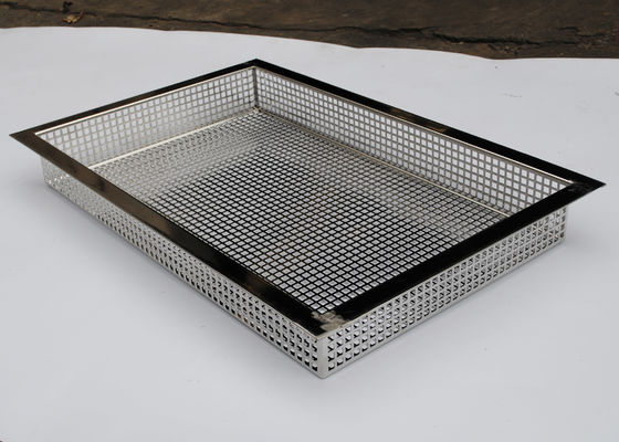 Un bon prix. Fil de cuisson perforé Mesh Trays d'acier inoxydable d'épaisseur de 0.8mm en ligne