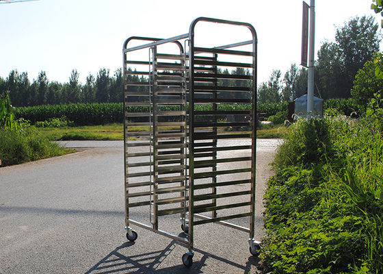 Un bon prix. Chariot à la boulangerie Ss304 des aliments de préparation rapide 0.7mm avec des plateaux en ligne