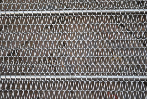 Fil résistant à la chaleur Mesh Chain Conveyor Belt d'acier inoxydable de nourriture pour faire cuire solides solubles 304 316